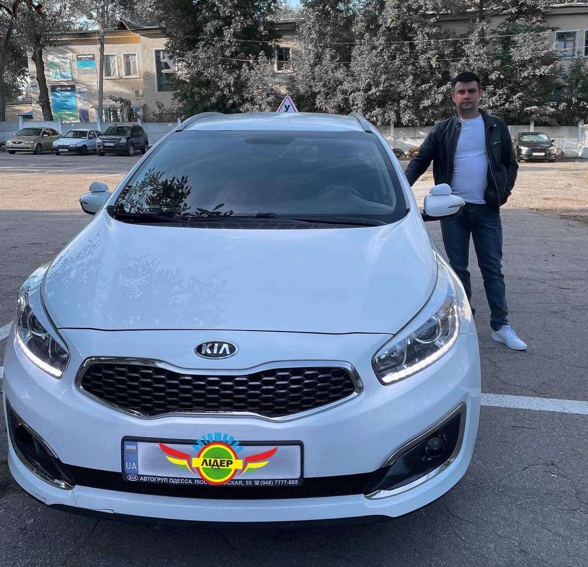 Навчальна Kia Ceed автошколи Лідер